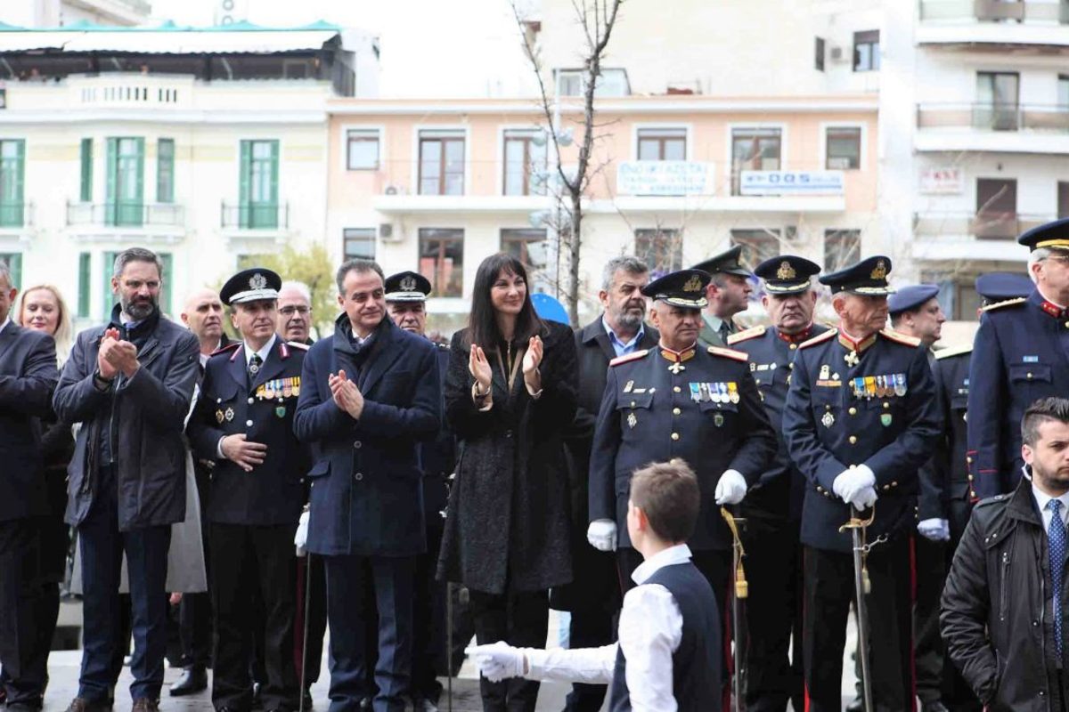 Κοζάνη: Τα χειροκροτήματα της Έλενας Κουντουρά στην παρέλαση – Με λαμπρότητα οι εορτασμοί [pics]
