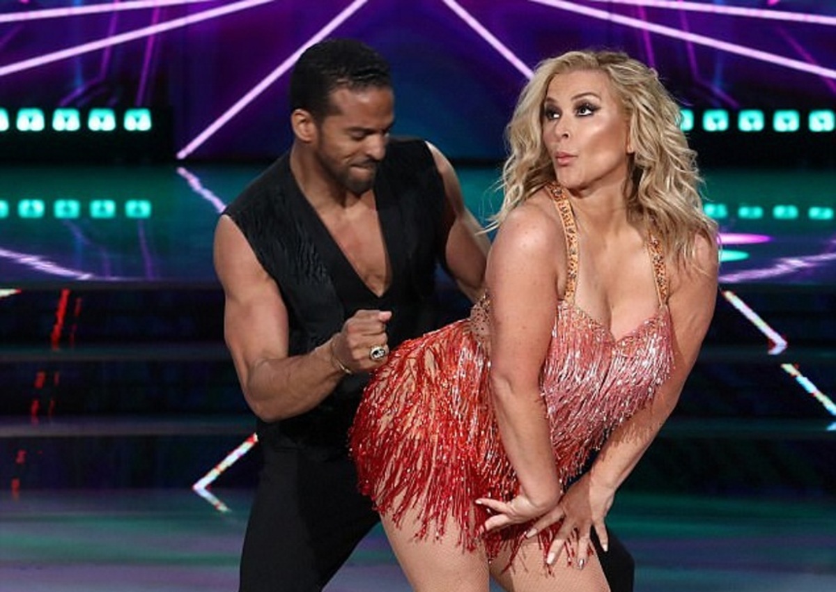 Anastacia: “Άναψε” φωτιές το σέξι της ατύχημα στη σκηνή του Dancing!