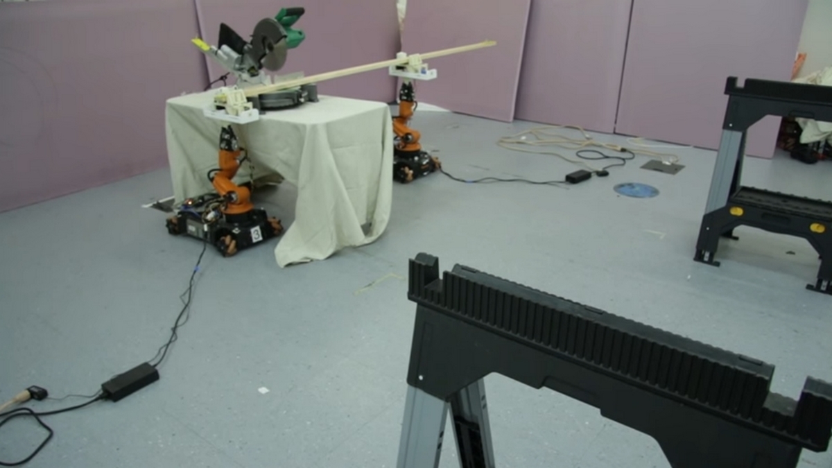 Το πρώτο «έξυπνο» ρομπότ – ξυλουργός που φτιάχνει έπιπλα κατά παραγγελία [vid]