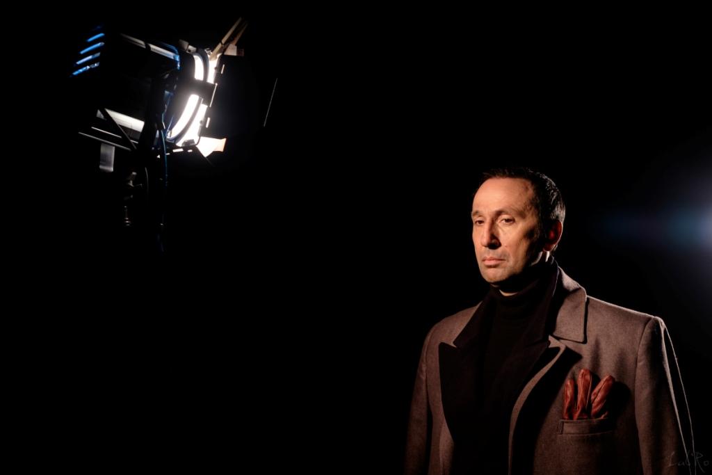 Ο Ρένος Χαραλαμπίδης επιστρέφει στο θέατρο σε ρόλο έκπληξη!