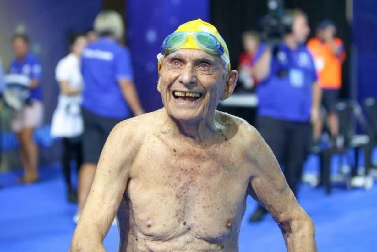 Αυτός είναι ο 99χρονος κολυμβητής που κατέρριψε παγκόσμιο ρεκόρ