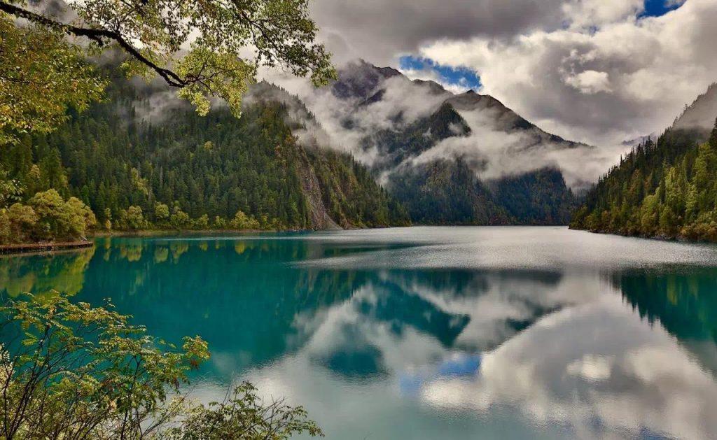 Ανοίγει ξανά το εθνικό πάρκο Jiuzhai Valley