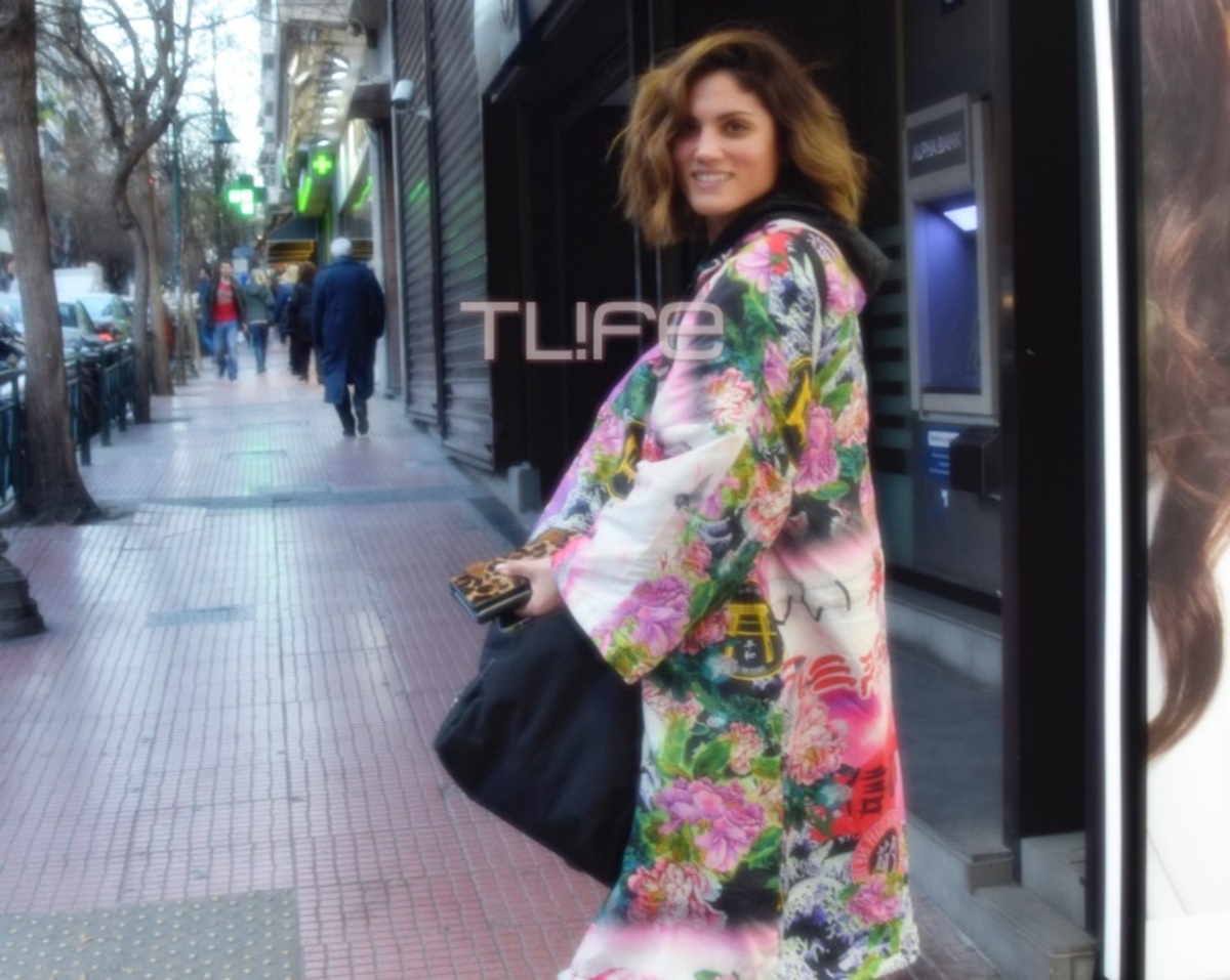 Μαίρη Συνατσάκη: Βόλτες με ανοιξιάτικη διάθεση στο Κολωνάκι, λίγο πριν από την παρουσίαση του Madwalk! [pics]