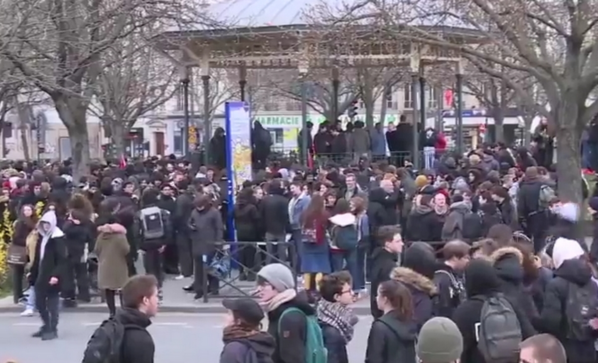 Άγριες συμπλοκές διαδηλωτών – αστυνομικών στο Παρίσι