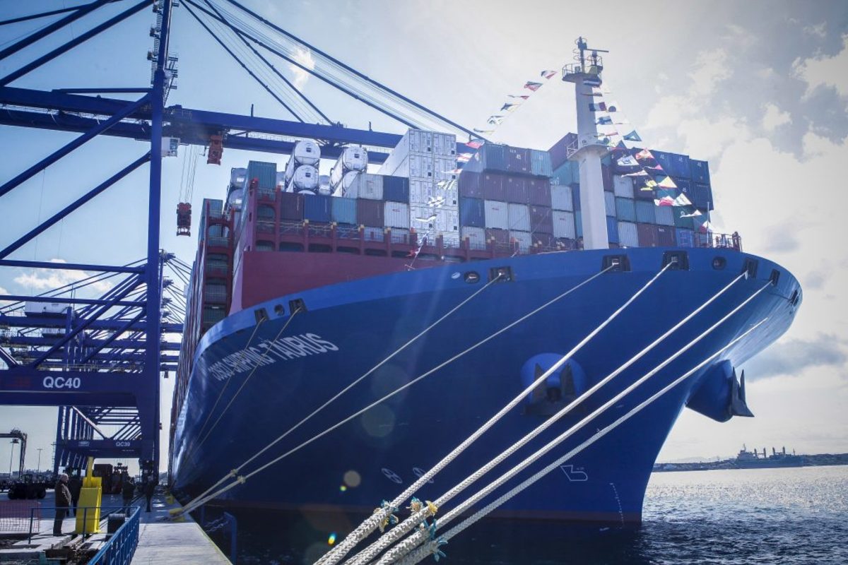 Έρχεται το κινεζικό πλοίο με τη νέα πλωτή δεξαμενή «Piraeus III»