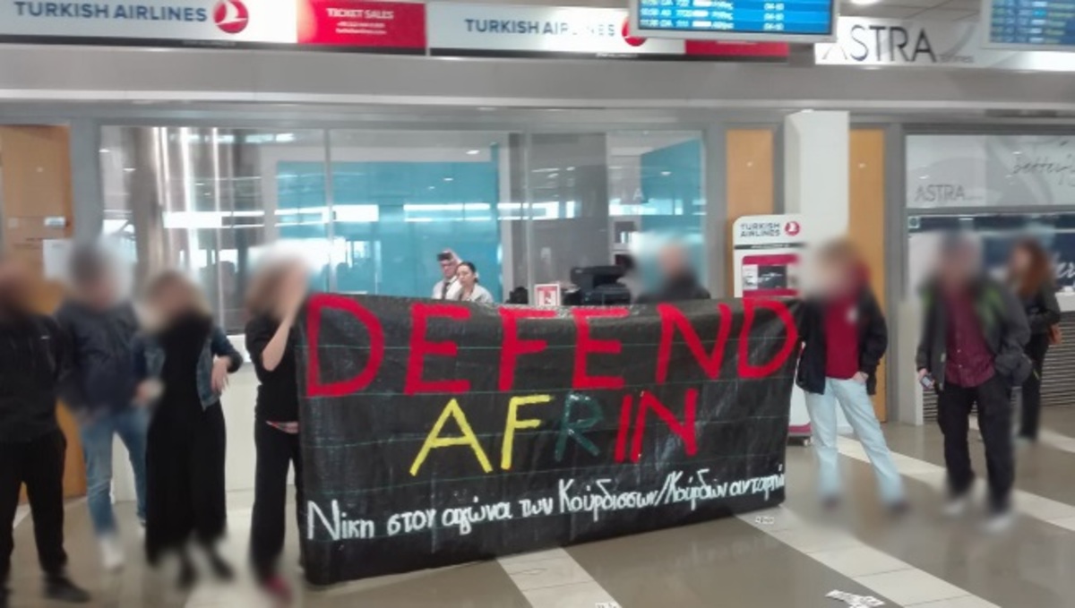 Θεσσαλονίκη: Μπλόκο αντιεξουσιαστών στα γκισέ της Turkish Airlines στο αεροδρόμιο Μακεδονία [pic, vid]