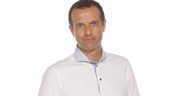 Άρης Καβατζίκης: «Αυτή η… αυλή υπήρξε τρομερά καταπιεστική για εμένα»