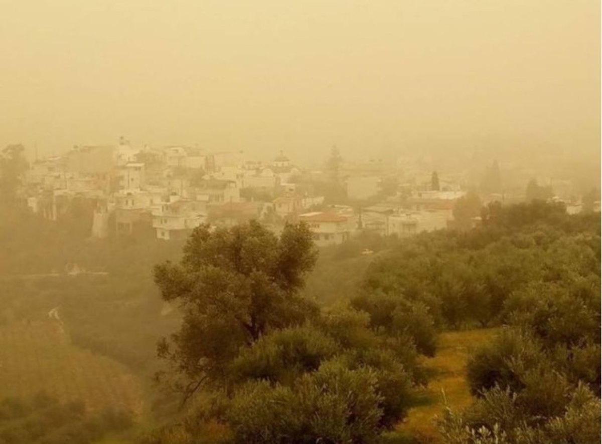 Μανιασμένος αέρας και αφρικανική σκόνη "μαστιγώνουν" τη χώρα - Φωτιές στην Κρήτη - Απαγορευτικό απόπλου από τον Πειραιά
