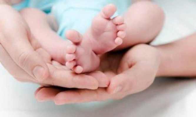 Κέντρο βρεφών ΜΗΤΕΡΑ: Μια βρεφονηπιοκόμος για 12 βρέφη!