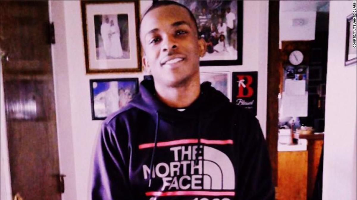 «Βράζει» από οργή το Σακραμέντο – Κηδεύεται 22χρονος που εκτέλεσαν αστυνομικοί χωρίς λόγο