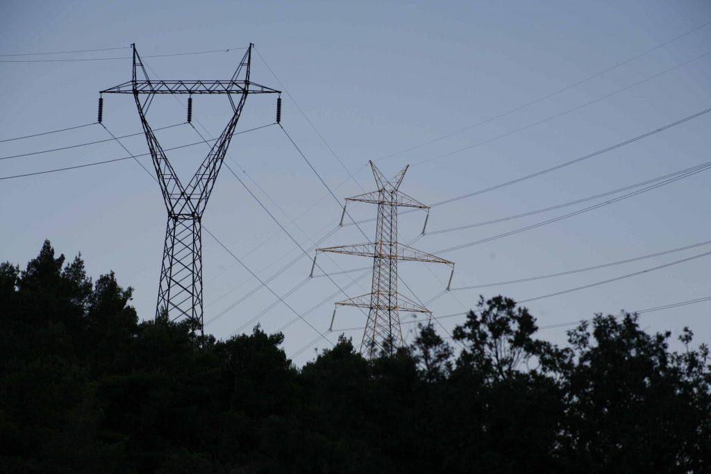 Μικρή μείωση στο μερίδιο της ΔΕΗ – Τι κερδίζουν και το χάνουν οι ιδιώτες πάροχοι ενέργειας