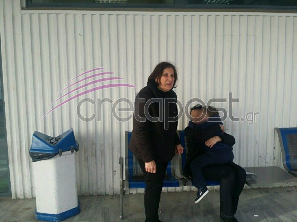 Κρήτη: Συγκινητικές στιγμές στο αεροδρόμιο Ηρακλείου! Η χήρα του καρδιολόγου και ο γιος της ξανά μαζί [pics]