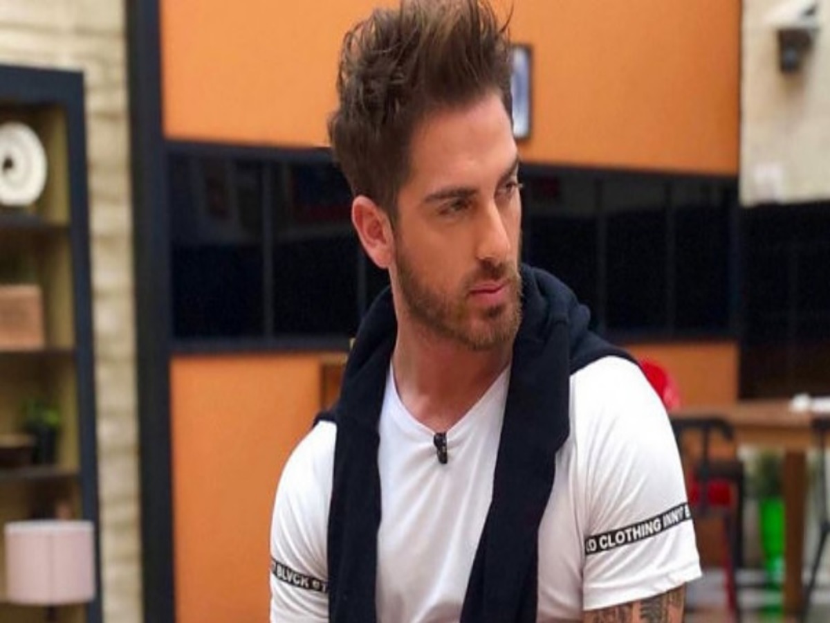 Δώρος Παναγίδης: Κάνει ημίγυμνος push-ups και τρελαίνει τις fans του! [vid]