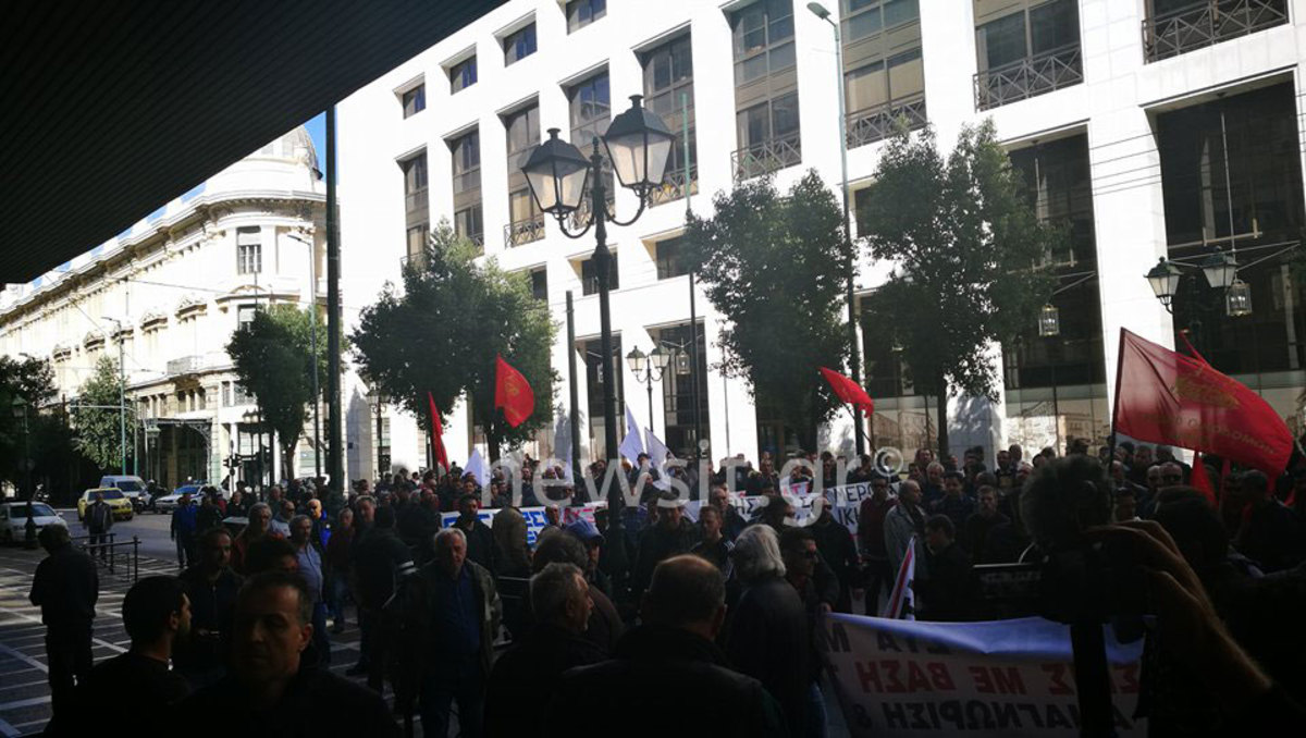 Οικοδόμοι: Πορεία στο Κολωνάκι και στο υπουργείο Εργασίας