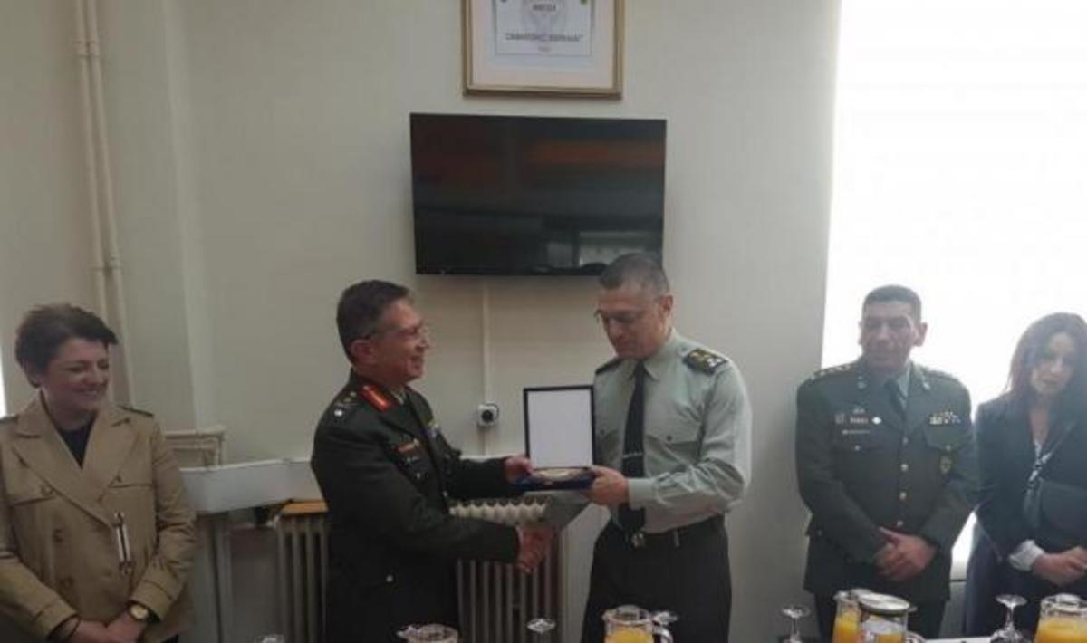 “Αποχώρηση – βόμβα” στενού συνεργάτη του αρχηγού ΓΕΣ