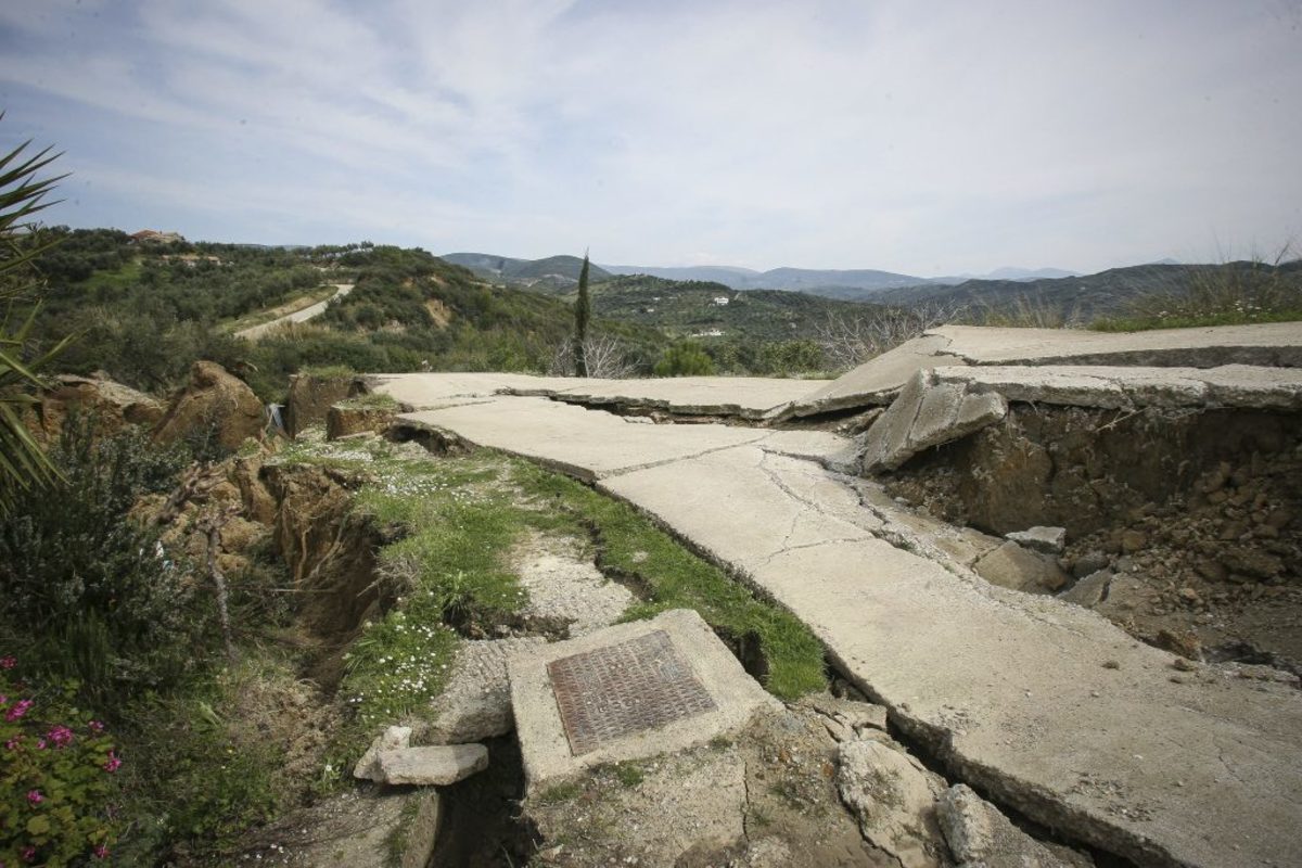 Ο δρόμος… βυθίστηκε στον νομό Ηλείας!