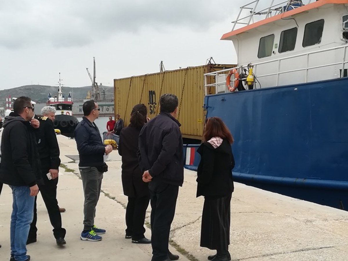Συναγερμός για ύποπτο πλοίο στη Σύρο – Πληροφορίες για λαθραία τσιγάρα