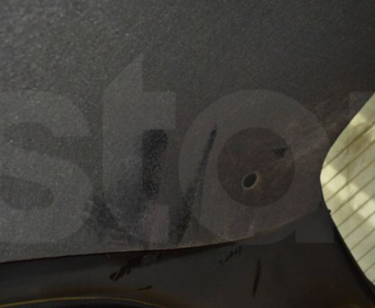 Ειρήνη Λαγούδη: Νέα φωτογραφία με αποτύπωμα ποδιού στο αυτοκίνητο του θανάτου [pics]