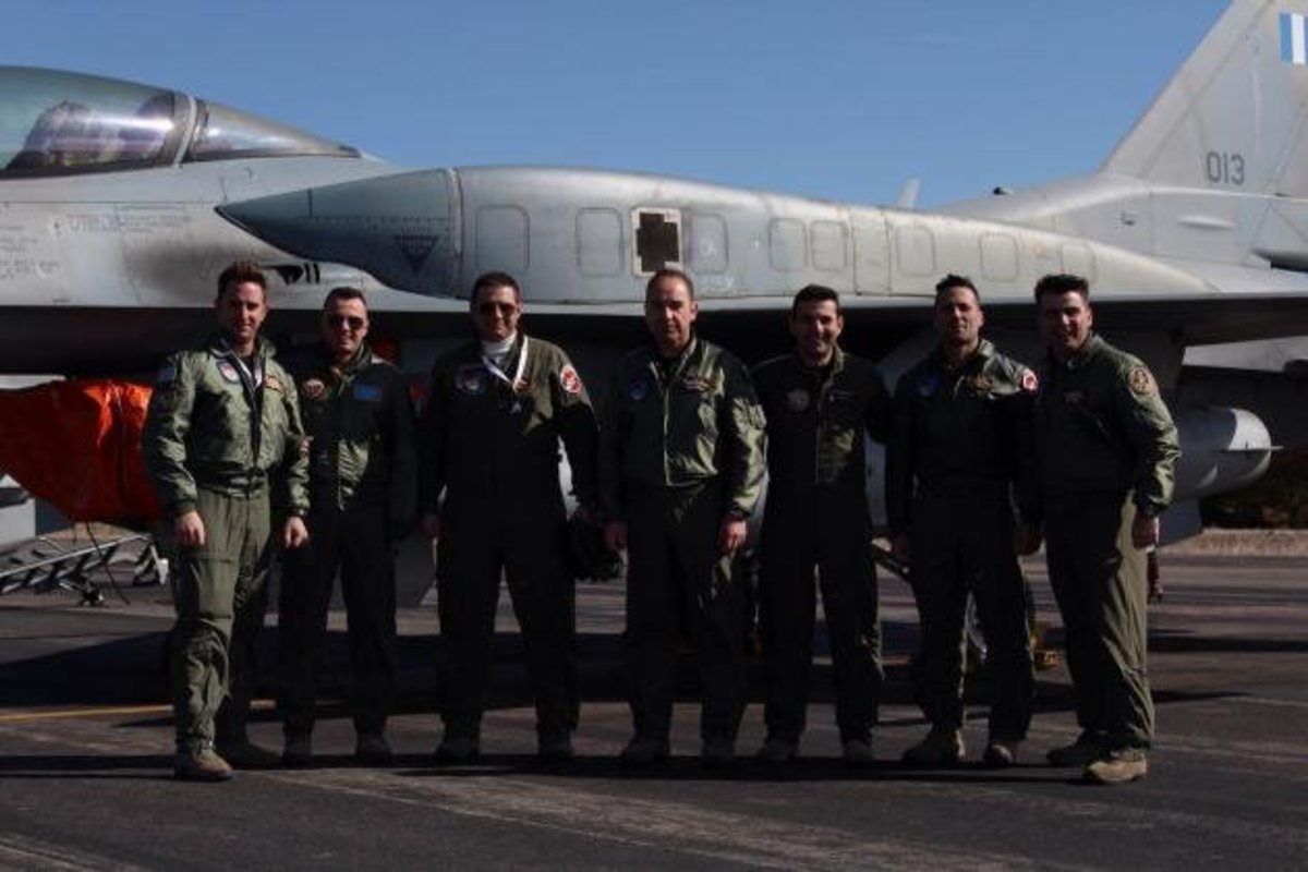 O Καμμένος βράβευσε τον Έλληνα Top Gun του ΝΑΤΟ Σμηναγό Βασίλειο Καλογερίδη