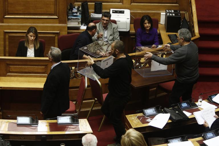 Βουλή: “Όχι” σε προανακριτική για Κουρουμπλή, Ξανθό και Πολάκη – Διαρροές… κατά λάθος στην κοινοβουλευτική συμμαχία ΣΥΡΙΖΑ – ΑΝΕΛ