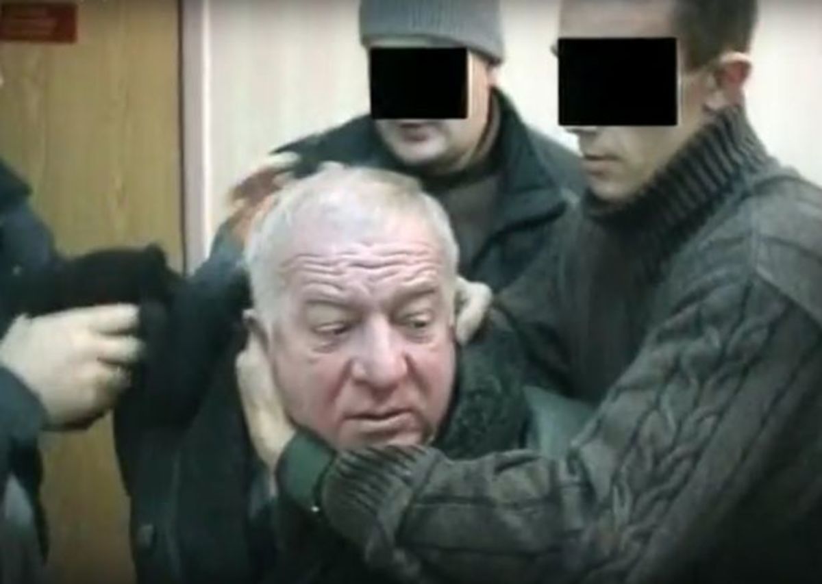 Βρετανία: Χωρίς τέλος το "θρίλερ" με τον Ρώσο κατάσκοπο - Τον παρέλυσε σπάνιος νευροτοξικός παράγοντας - Ρωσικό δάκτυλο "βλεπουν" οι αρχές [vid]