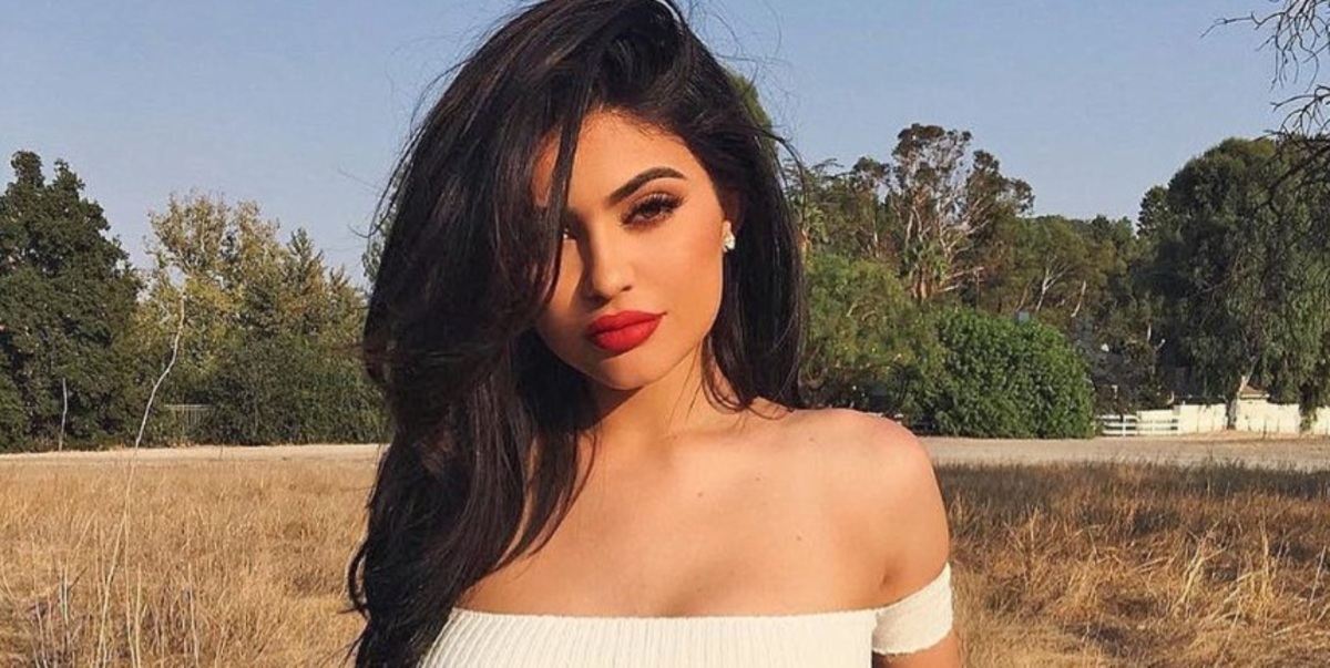 Kylie Jenner: Ποζάρει με τη νεογέννητη κόρη της και μας δείχνει το σώμα της μετά τη γέννα! [pics,vid]