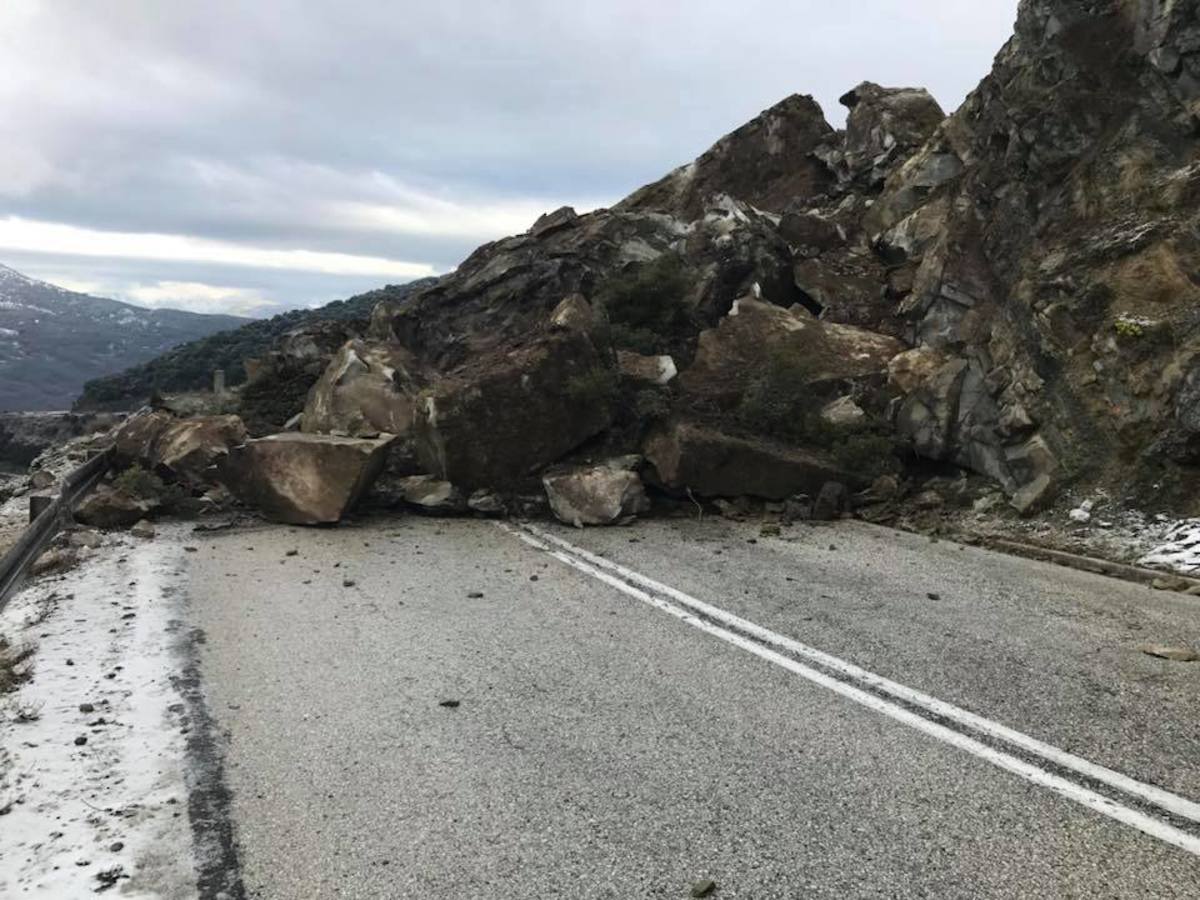 Μεγάλη κατολίσθηση στην παλιά εθνική οδό Ιωαννίνων – Μετσόβου – Απίστευτες εικόνες