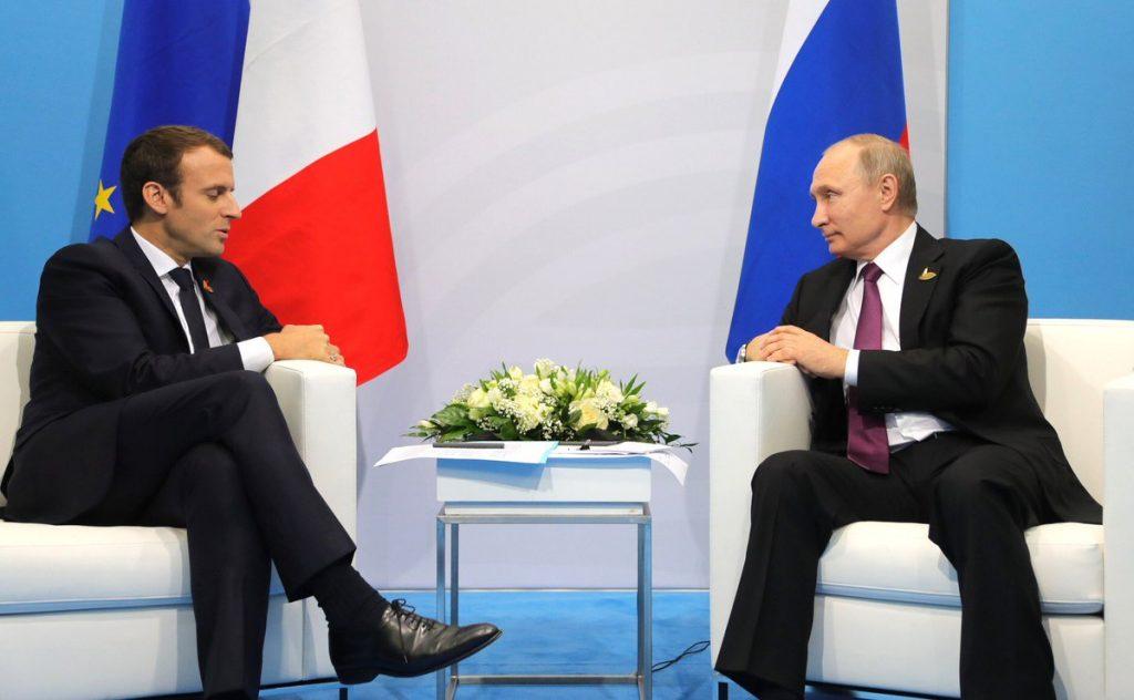 Μακρόν: Δεν θα πρέπει ποτέ να είμαστε αδύναμοι απέναντι στον Πούτιν