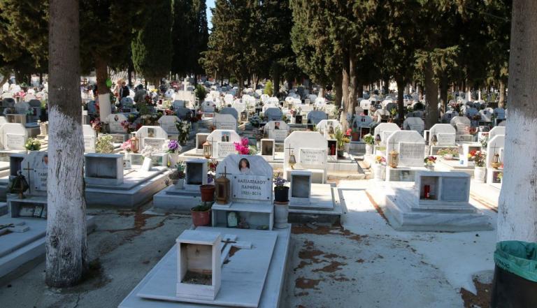 Κρήτη: Πήγε στον οικογενειακό τάφο και διαπίστωσε το μακάβριο λάθος – Τι λέει ο δήμαρχος…