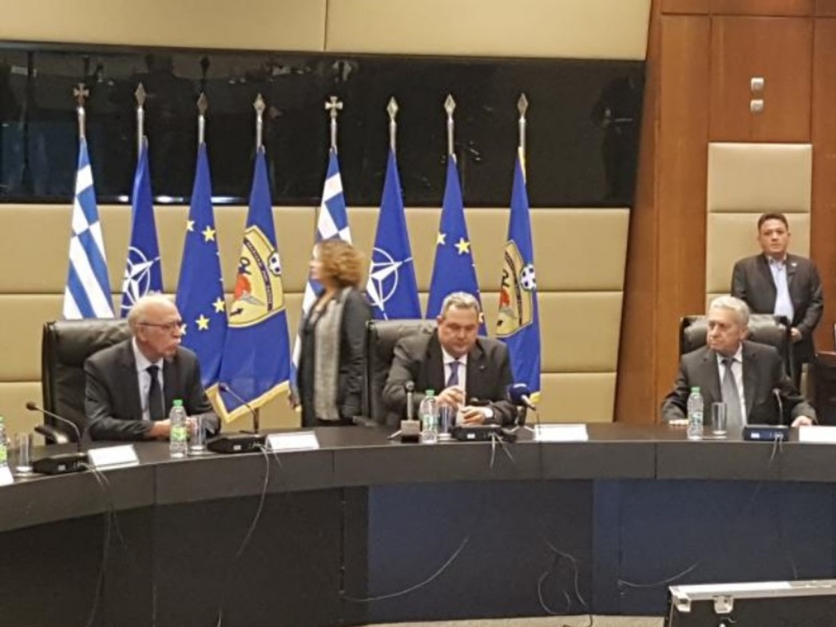 Βίτσας φεύγοντας από το υπουργείο: “Τον Πάνο να τον αγαπάτε”!