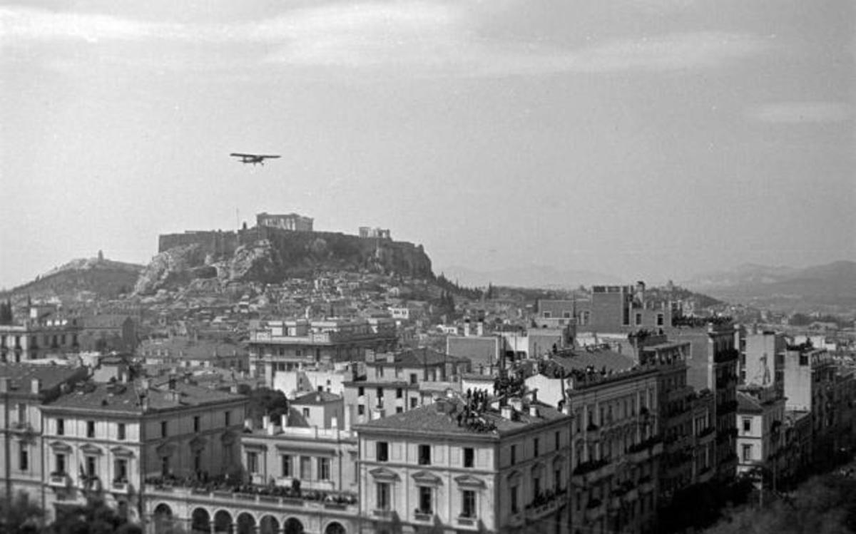 25 Μαρτίου 1945: Η πρώτη παρέλαση μετά την απελευθέρωση – Εντυπωσιακή φωτογραφία