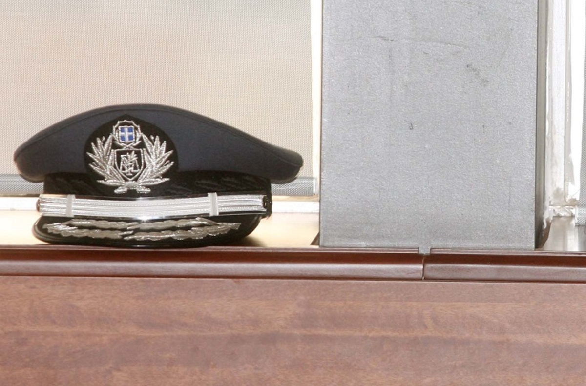 Σε διαθεσιμότητα απατεώνας αστυνομικός – Η κομπίνα με τα μεταχειρισμένα και η σύλληψη