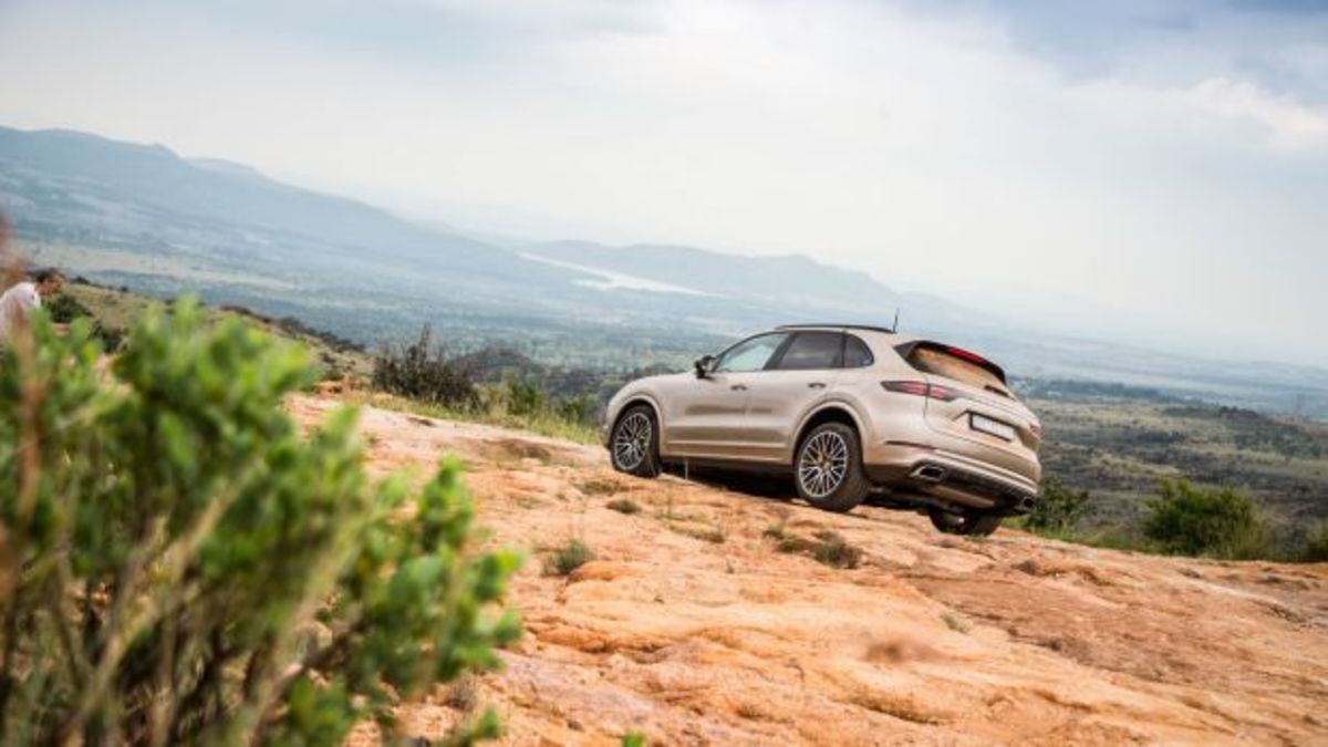 Τελικές δοκιμές αντοχής για την υβριδική Porsche Cayenne [vid]