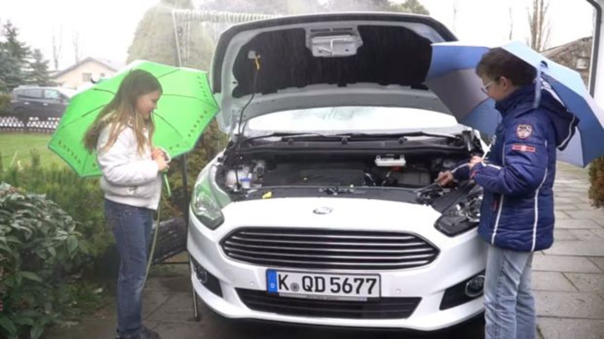 Δυο παιδιά έβαλαν τα γυαλιά σε όλη την αυτοκινητοβιομηχανία! [vid]