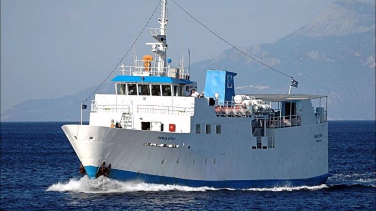 Ελευσίνα: Ισχυροί άνεμοι πήγαν… βόλτα το “Samos Spirit” – Έσπασαν οι κάβοι του!