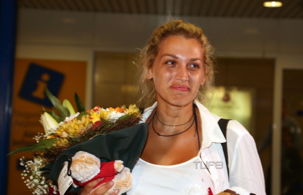 Κωνσταντίνα Σπυροπούλου: Καρέ – καρέ η επιστροφή της στην Ελλάδα – Συγκίνηση στο αεροδρόμιο [pics]