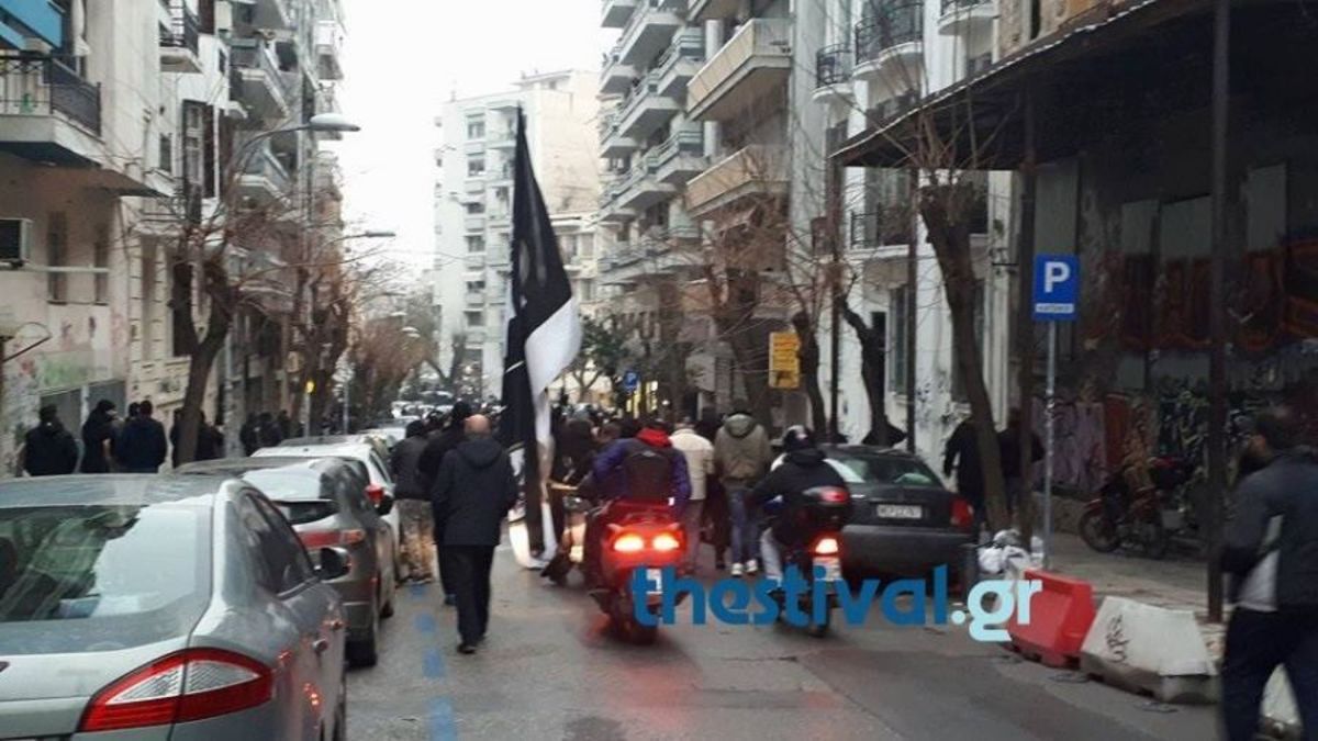 Πορεία οπαδών του ΠΑΟΚ στη Θεσσαλονίκη! Η Αστυνομία μπλόκαρε την κάθοδό τους στην Αθήνα