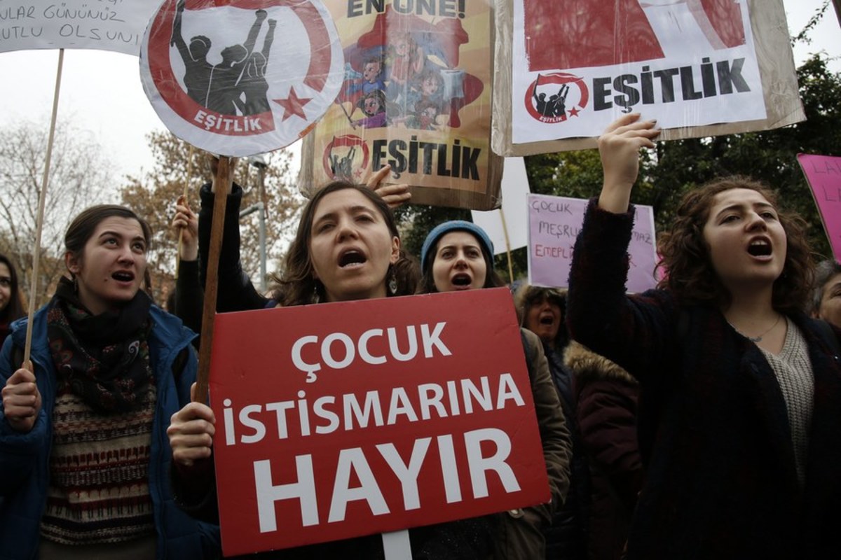 Παγκόσμια Ημέρα Γυναίκας: Μεγάλη διαδήλωση γυναικών στην Κωνσταντινούπολη [pics]