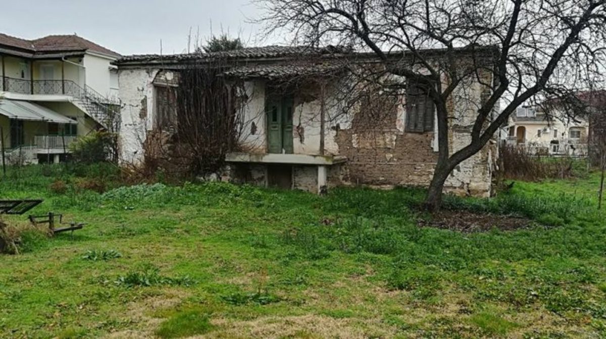 Τρίκαλα: Το σπίτι του βουλευτή έγινε δωρεά αλλά… καταρρέει