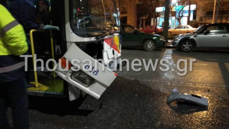 Θεσσαλονίκη: Αυτοκίνητο "καρφώθηκε" πάνω σε λεωφορείο του ΟΑΣΘ - Μια τραυματίας [pics]