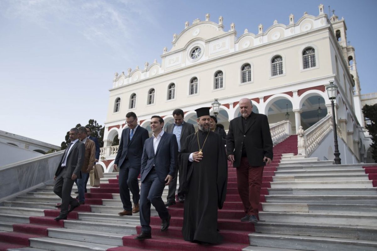 “Καρφιά” Τσίπρα προς την εκκλησία για την Παναγία της Τήνου