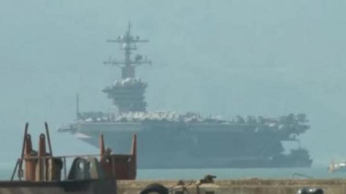 To αεροπλανοφόρο Carl Vinson σε ιστορική επίσκεψη στο Βιετνάμ [vid]