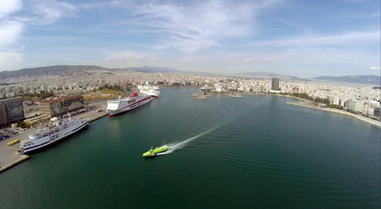 Στο λιμάνι του Πειραιά επιστρέφει flying dolphin με 126 επιβάτες που πήγαιναν στην Ύδρα