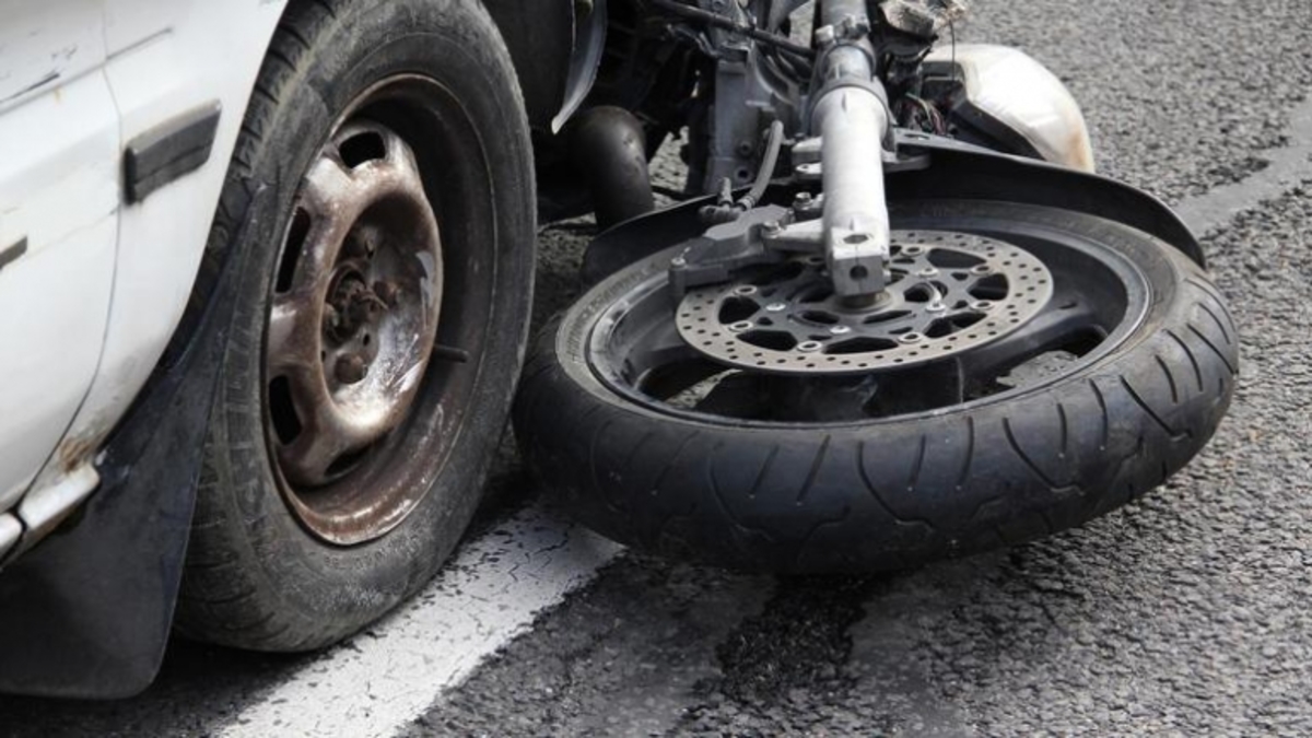 Τροχαίο ατύχημα για γνωστό Έλληνα τραγουδιστή!