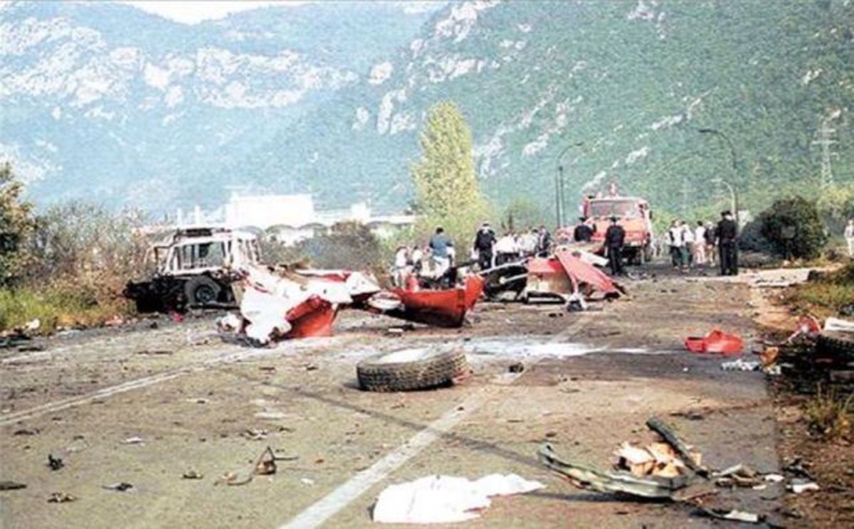 Καμένα Βούρλα: 19 χρόνια από την πολύνεκρη τραγωδία – Έτσι σκοτώθηκαν 5 άτομα και τραυματίστηκαν 14 [vid]