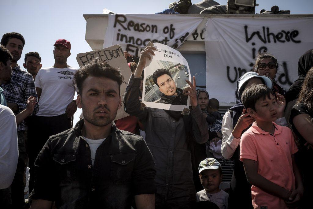 Λέσβος: Συνέλαβαν και τους 120 μετανάστες που ήταν στην πλατεία Σαπφούς