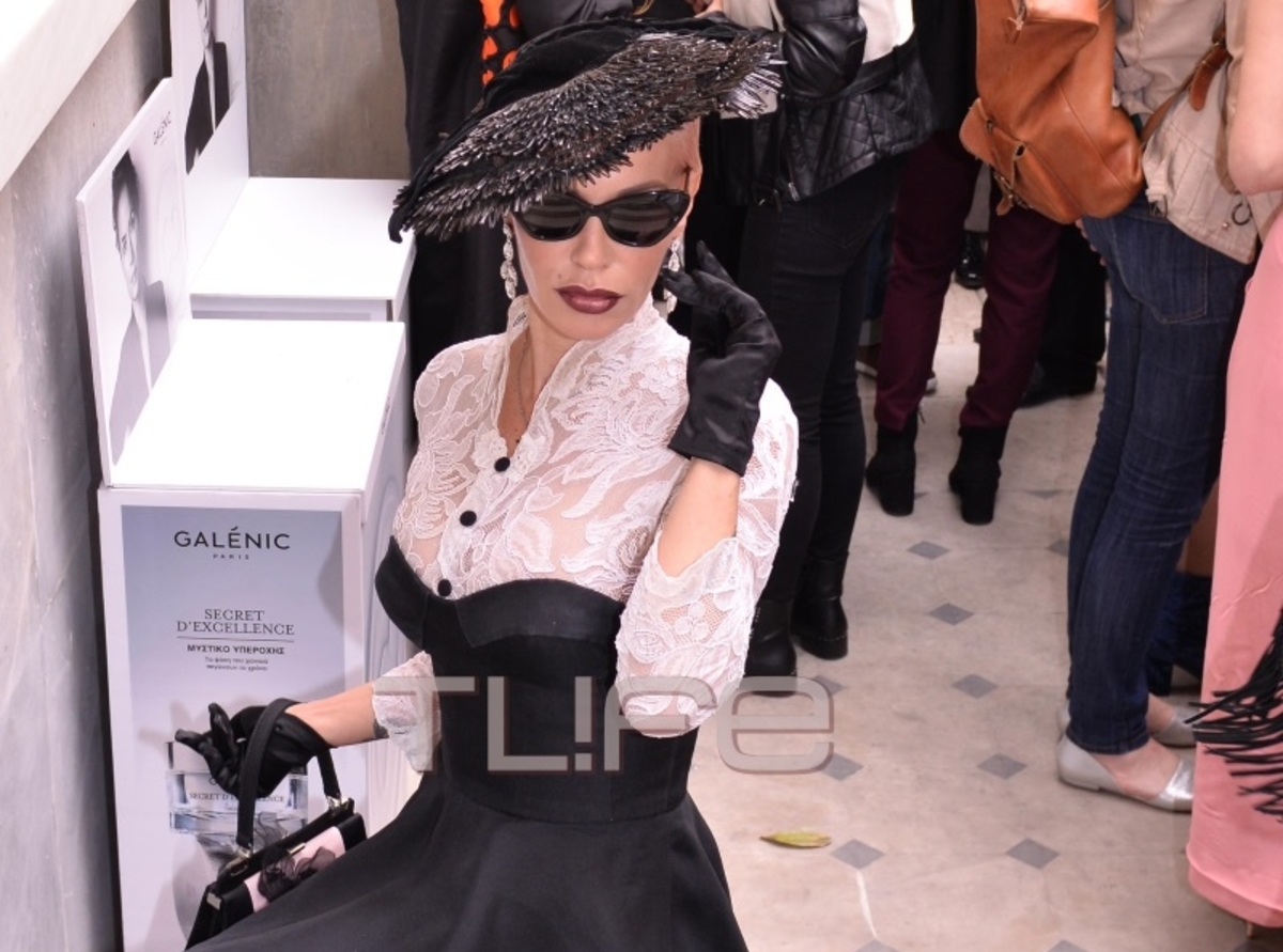 Νατάσα Καλογρίδη: Η εντυπωσιακή fashion εμφάνιση της, στο show του Βασίλη Ζούλια! [pics]