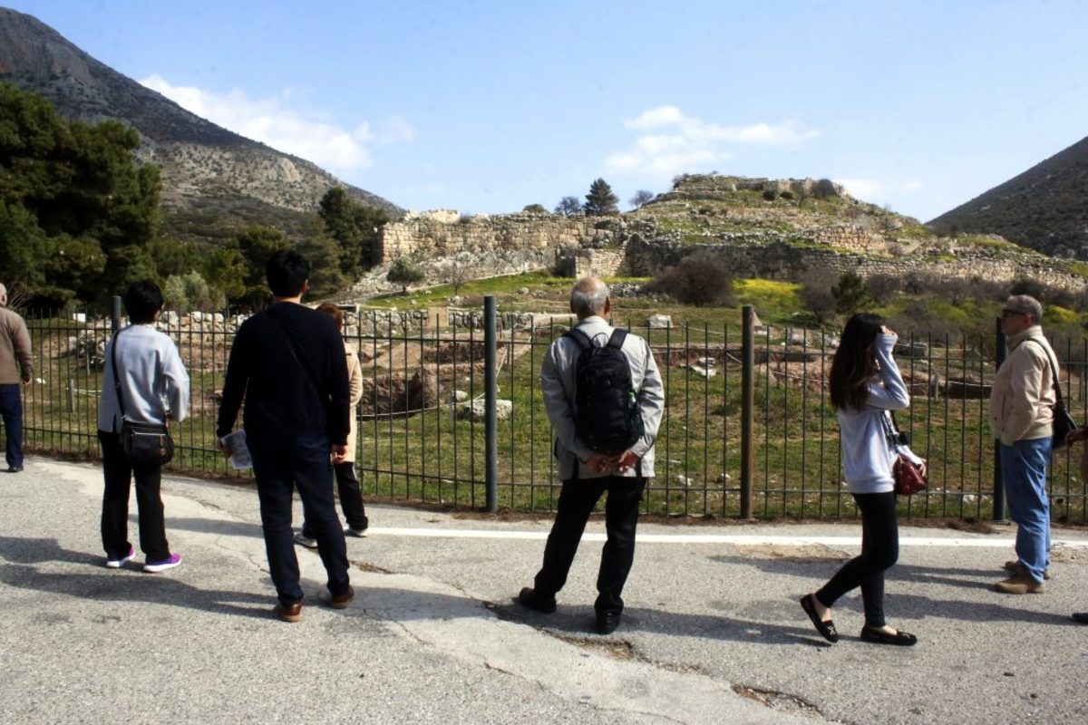 Στο νοσοκομείο τουρίστας που τραυματίστηκε στις Μυκήνες