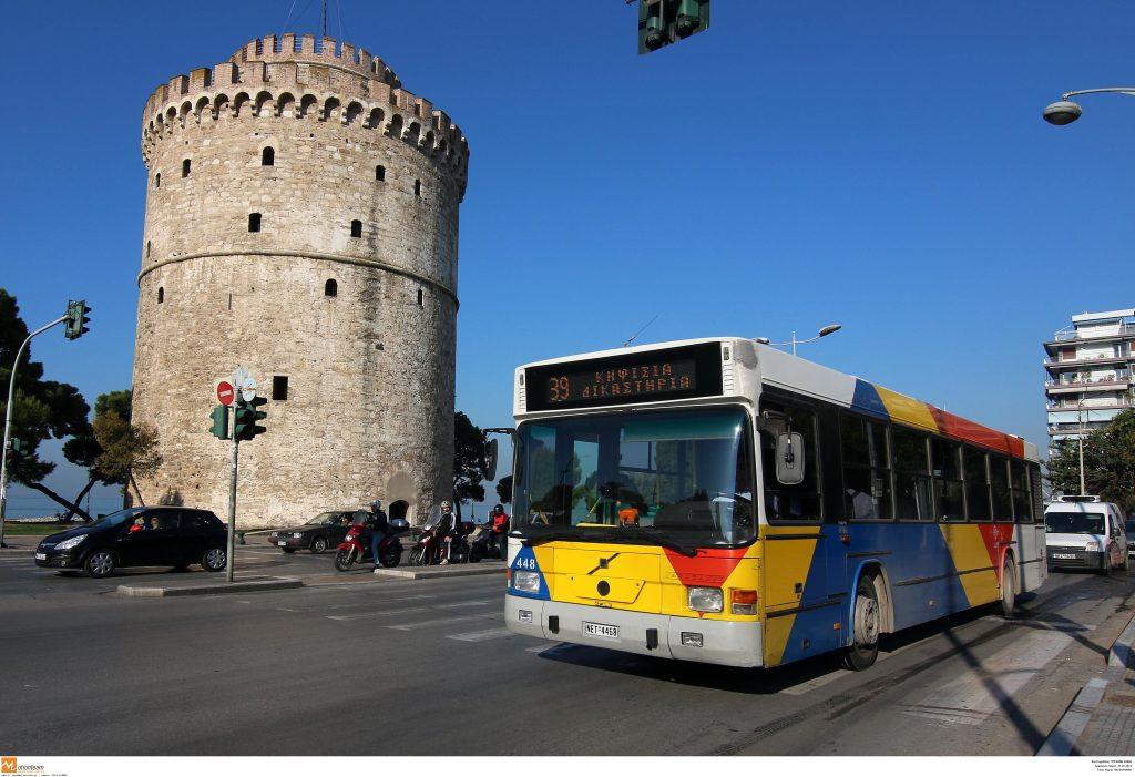 Θεσσαλονίκη: Τέσσερις τραυματίες σε σύγκρουση ΙΧ με λεωφορείο – Το «έσκασε» ο οδηγός του αυτοκινήτου! [pics]