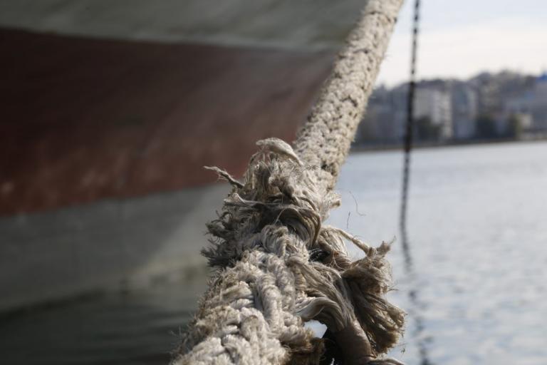 Κλιμάκιο στο Αγκίστρι για την αποτίμηση των ζημιών από την πρόσκρουση του πλοίου